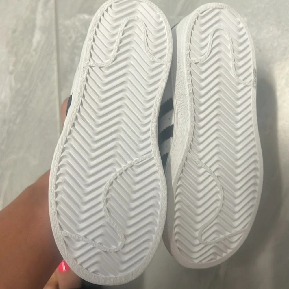 Kids Adidas size 10K - Picture 3 of 6